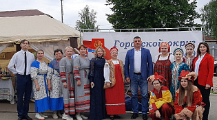 В субботу творческая делегация города приняла участие в областном фестивале-ярмарке «Дорогами народных традиций», который проходил в Островском районе